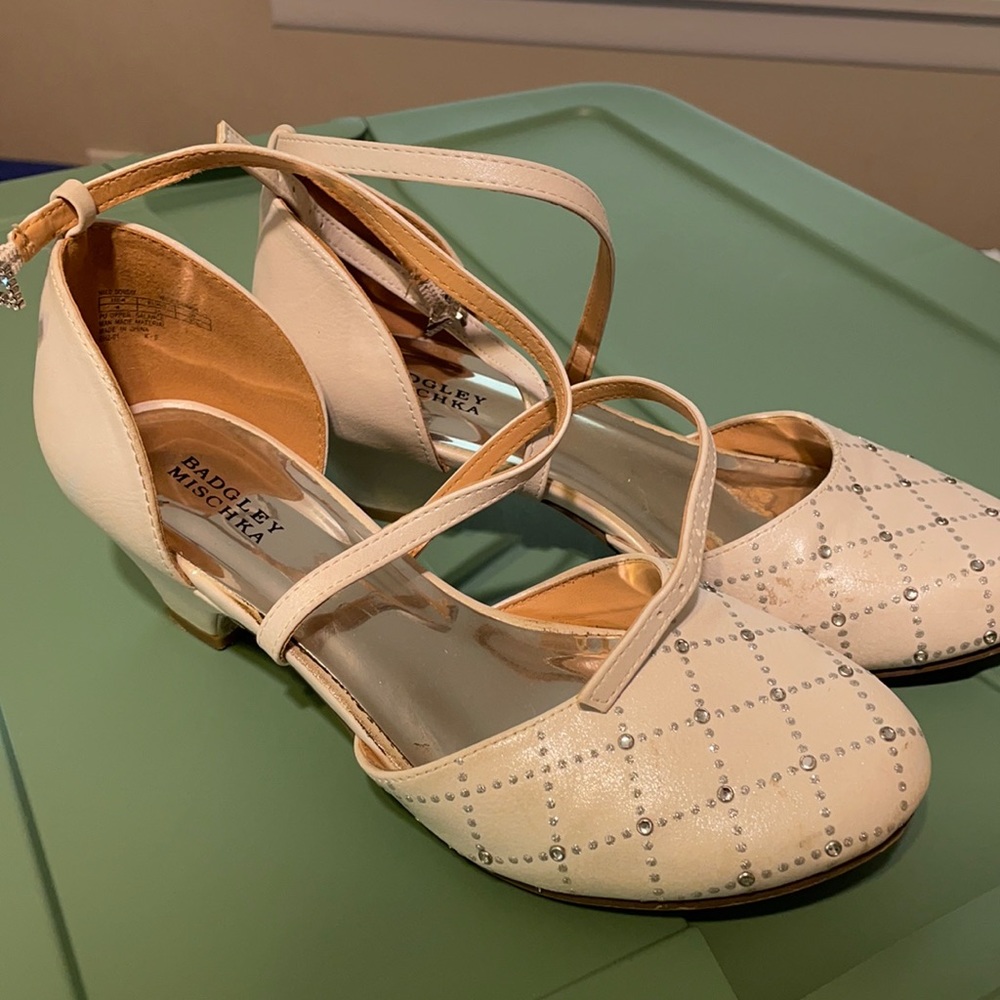 White badgley mischka size 4 white shoes